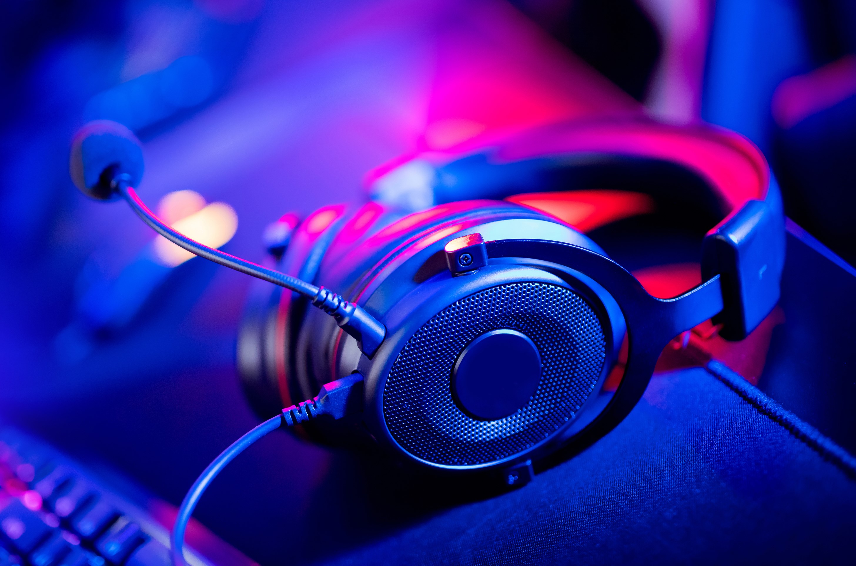7 Elite Wired Headsets Esports Pros Swear By in 2025